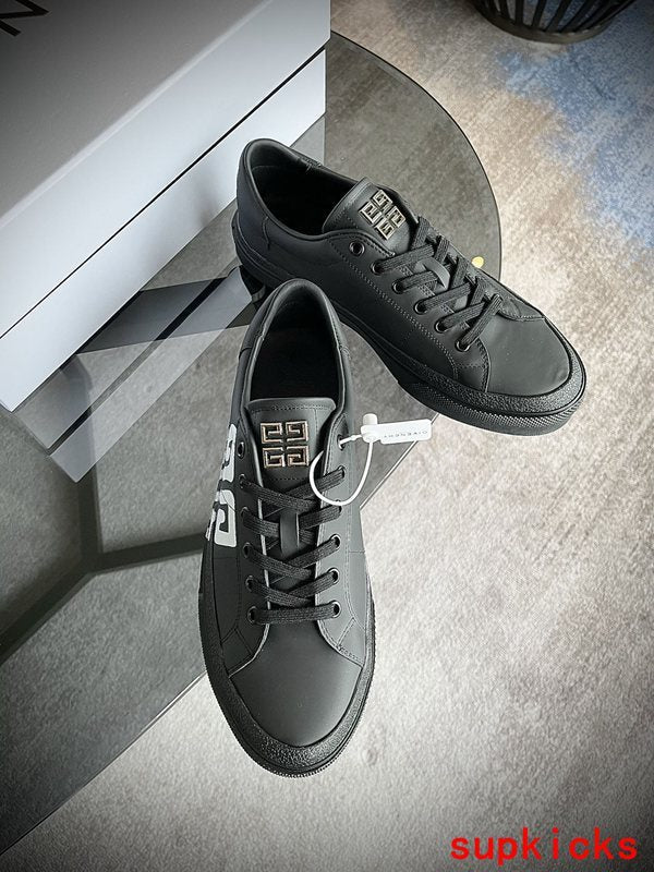 Givenchy shoes Style 001 - close-up of classic monogram styling