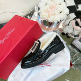 Styling view of Roger Vivier luxury piece style No.087