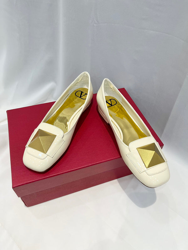 Side profile view of Valentino Garavani luxury piece style No.221