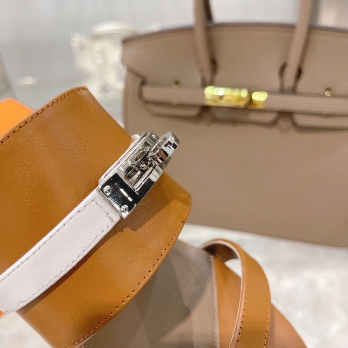Hermes shoes Style 371 - back heel detail (alternate angle)