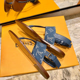 Styling view of Louis Vuitton luxury piece style No.077