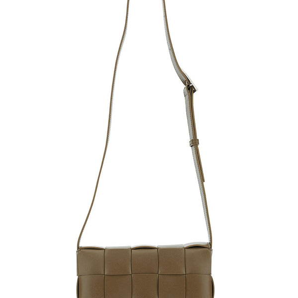 Bottega Veneta Bags? Bottega Veneta Men 'Medium Casette' Brown Crossbody Vag With Intreccio Motif In Leather Man Elegant Everyday Designer Handbag
