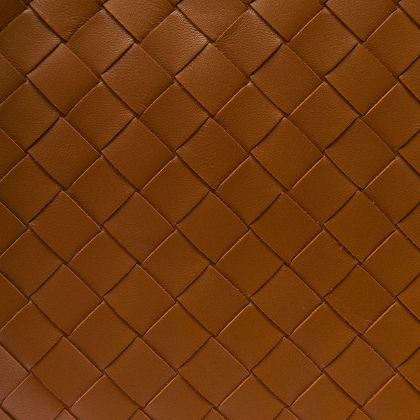 Bottega Veneta Bags? Bottega Veneta Women Brown Pouch With Wrist Strap In Intreccio Leather Woman Luxury Designer Leather Handbag