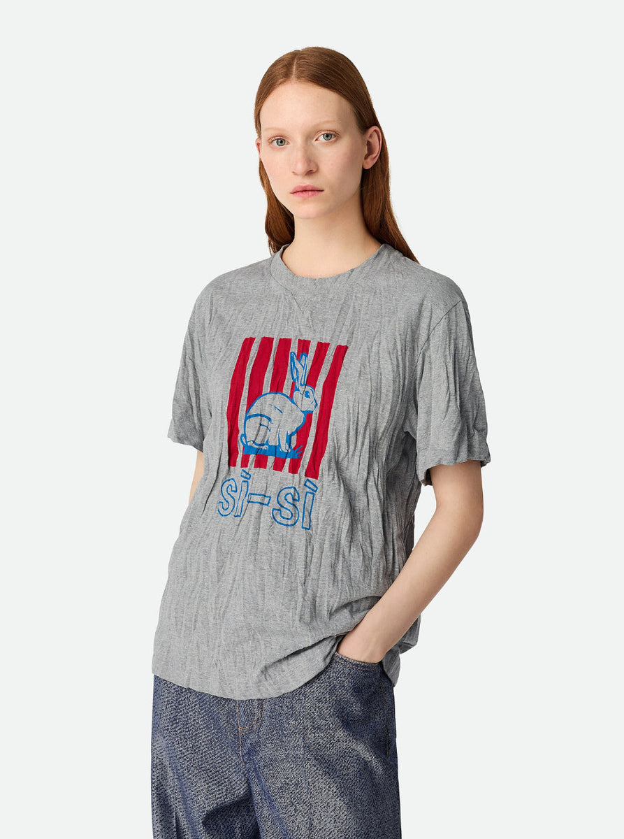 Close-up of Bottega Veneta tee shirts hardware and fine stitching