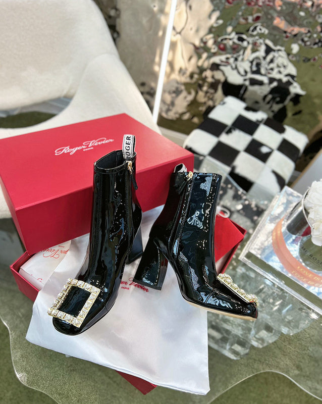 Close-up detail view of Roger Vivier luxury piece style No.062