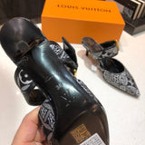 Louis Vuitton shoes Style 213 - top view showing design