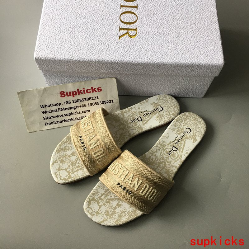Dior shoes Style 041 - interior and comfort detail (alternate angle)