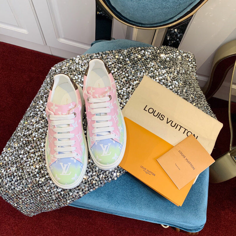 Back view of Louis Vuitton luxury piece style No.100