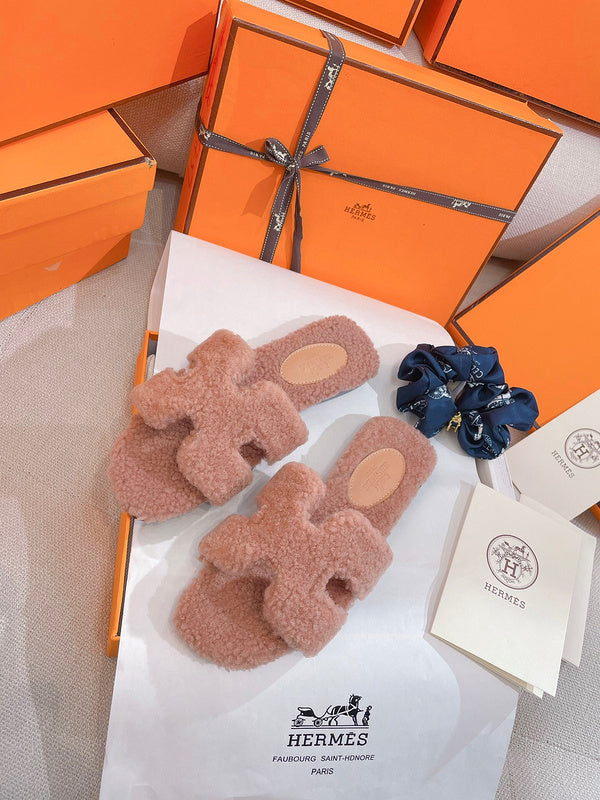 Hermes shoes Style 289 - full pair display