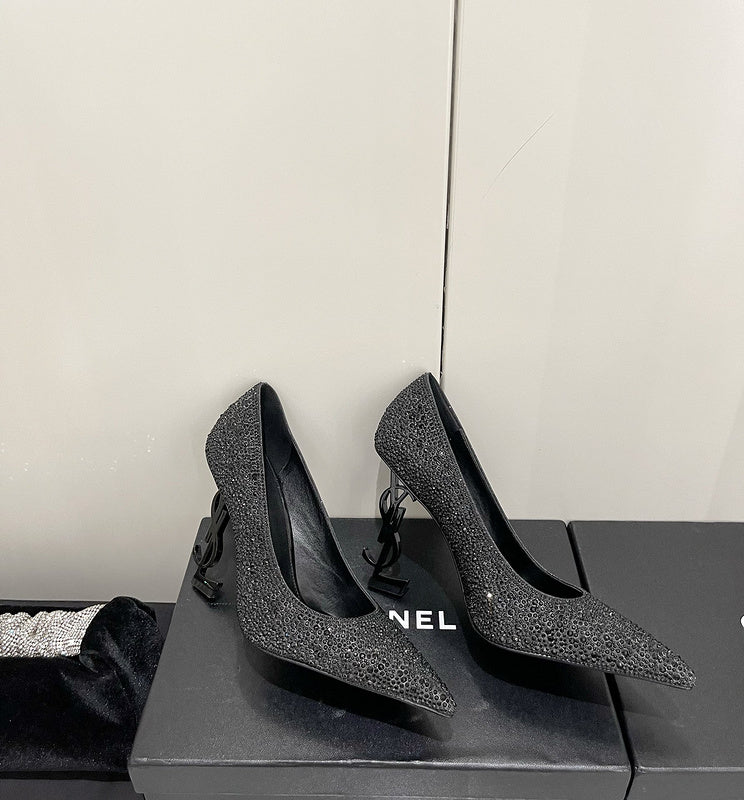 Texture and finish detail of Saint Laurent luxury piece style No.007