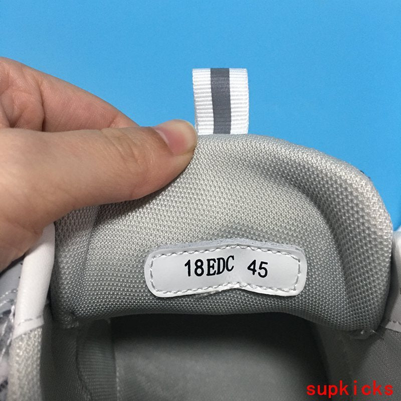 Dior shoes Style 049 - logo and branding close-up
