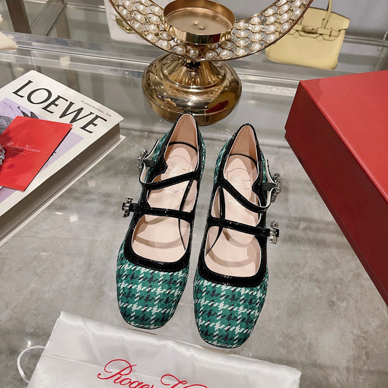 Close-up detail view of Roger Vivier luxury piece style No.081