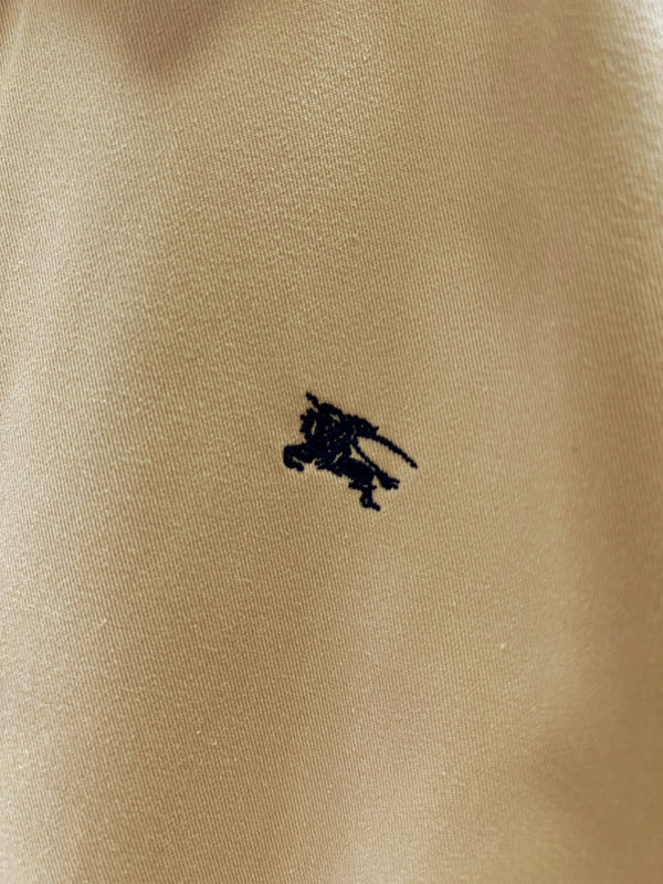 Full silhouette view of Burberry luxury piece style No.421