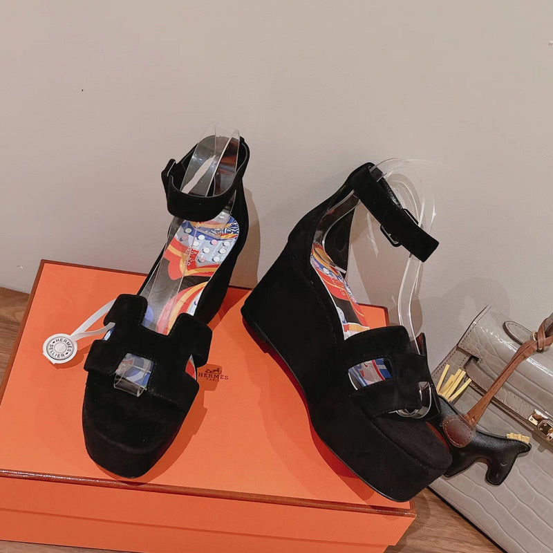 Hermès Chocolate Brown Pointed-Toe Flats - Detail Shot of Craftsmanship