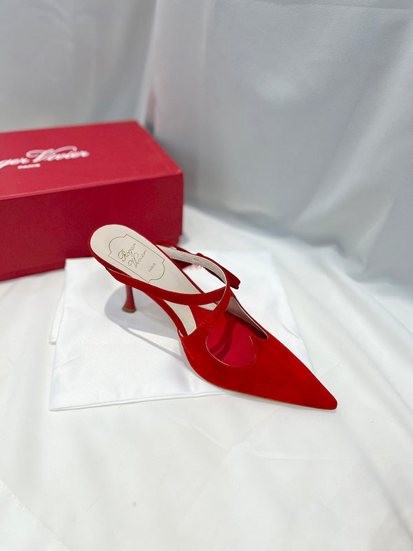 Full silhouette view of Roger Vivier luxury piece style No.046