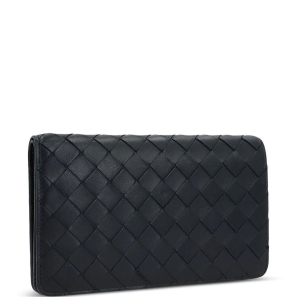 Close-up of Bottega Veneta wallets hardware and fine stitching
