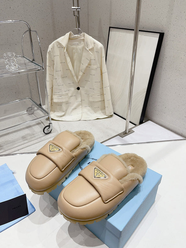 Styling view of Prada luxury piece style No.127