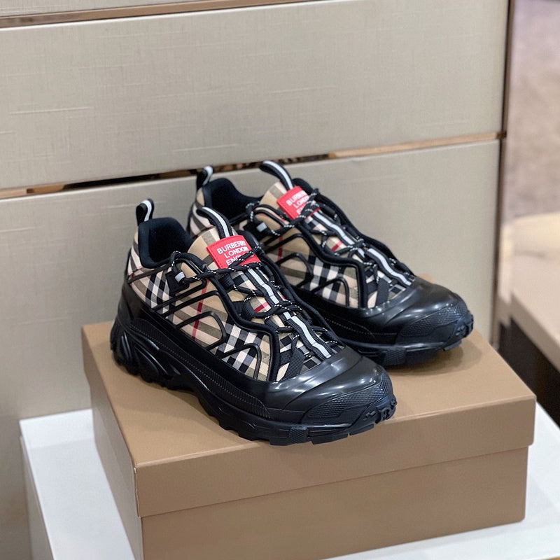 Burberry shoes Style 123 - packaging and accessories