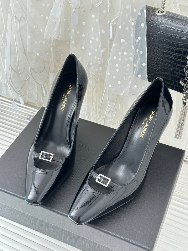 Styling view of Saint Laurent luxury piece style No.010