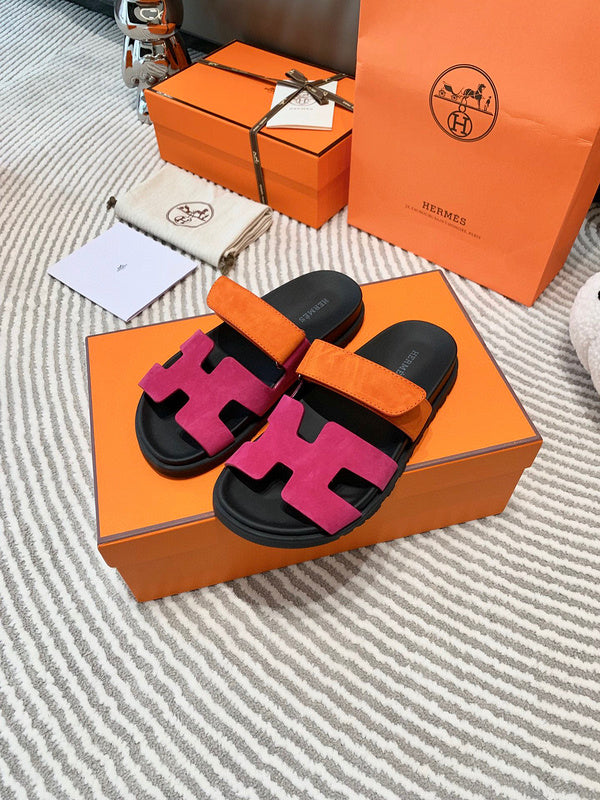 Hermes sandals Style 206 - close-up of statement logo accent