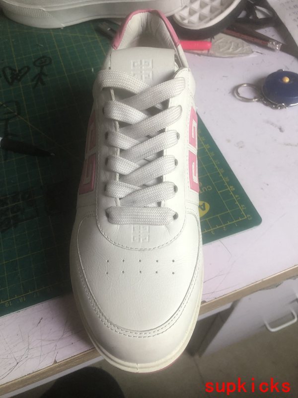 Givenchy shoes Style 052 - logo and branding close-up