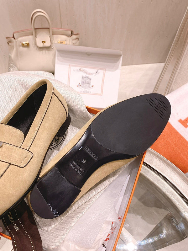 Hermes shoes Style 261 - sole and craftsmanship detail (alternate angle)