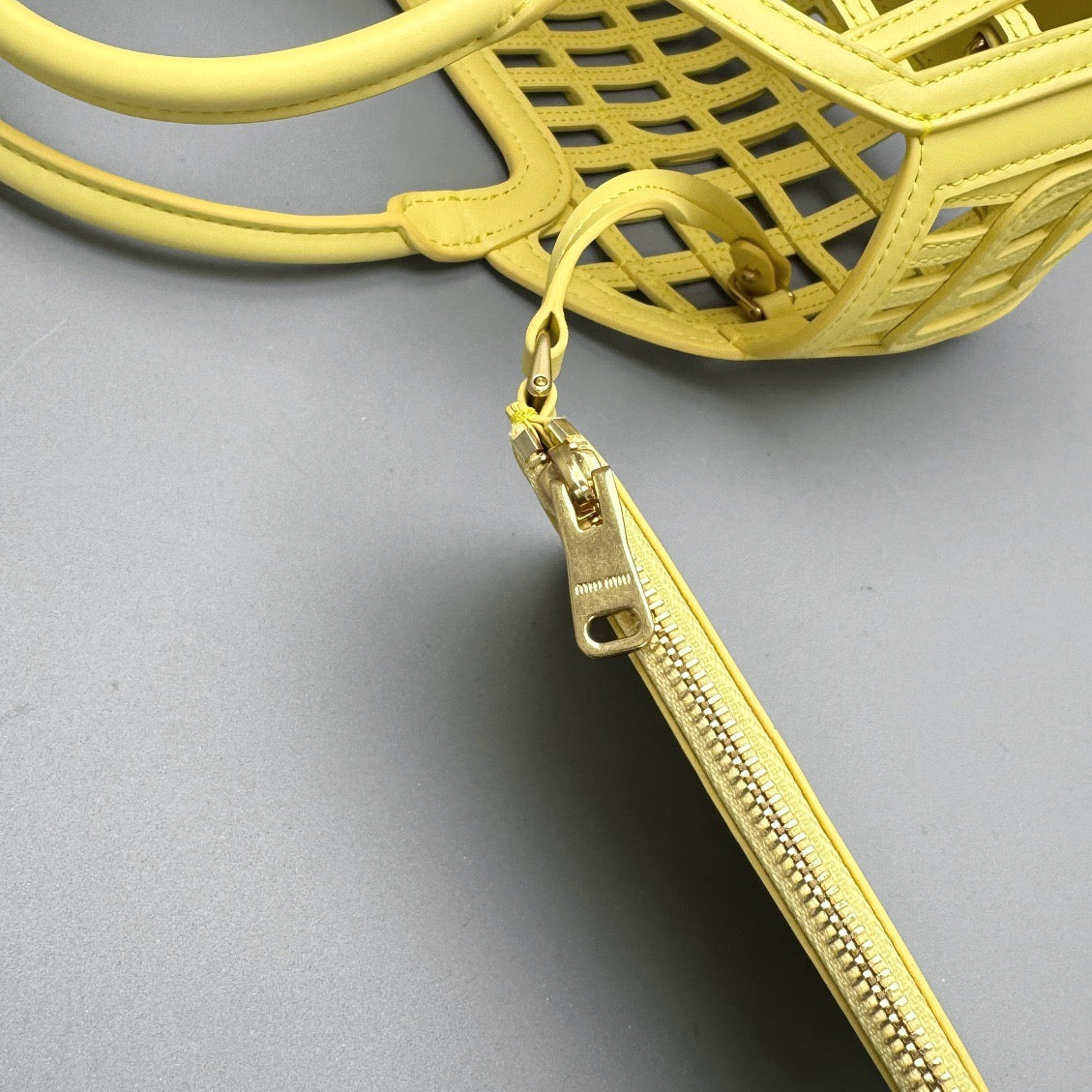 Bags- Miu M Leather Basket Bag Elegant Everyday Designer Handbag