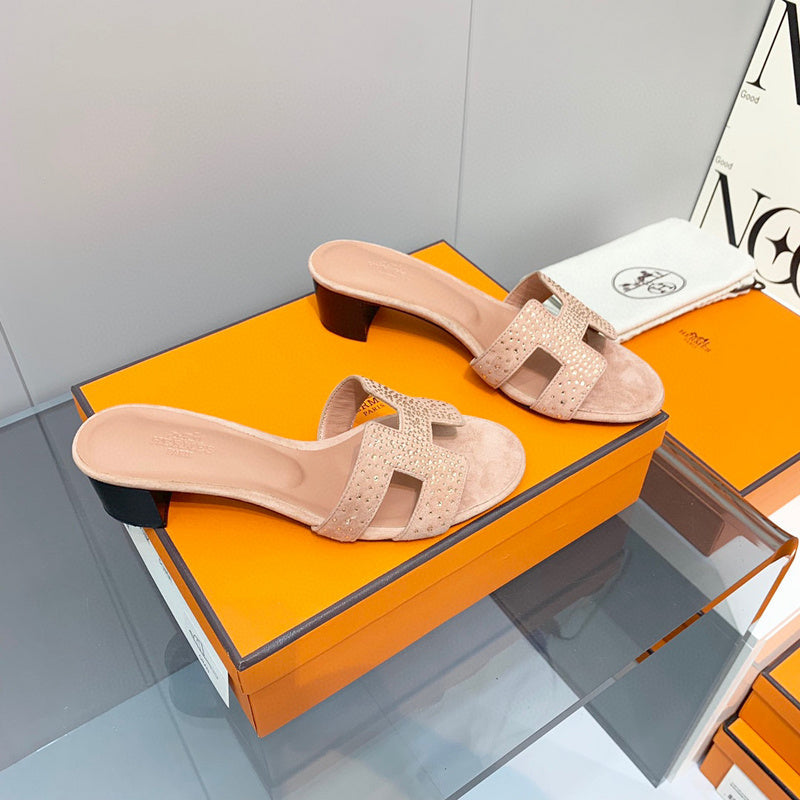 Hermès Camel Slide Sandals - Toe Detail View