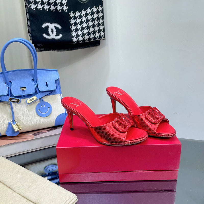 Styling view of Valentino Garavani luxury piece style No.233