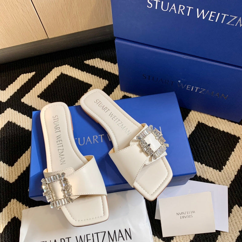Styling view of Saint Laurent luxury piece style No.117