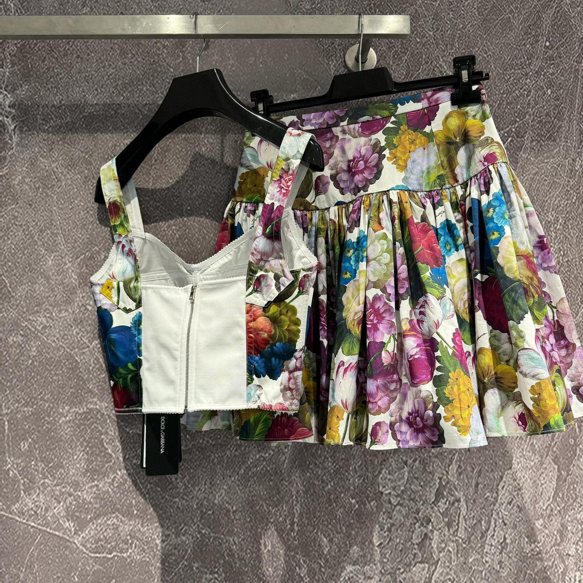 Tops- D&g Top Elegant Everyday Designer Top