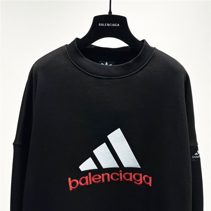 Three-quarter angle view of Balenciaga luxury piece style No.462