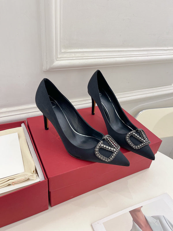 Three-quarter angle view of Valentino Garavani luxury piece style No.220
