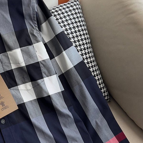 Three-quarter angle view of Burberry luxury piece style No.069