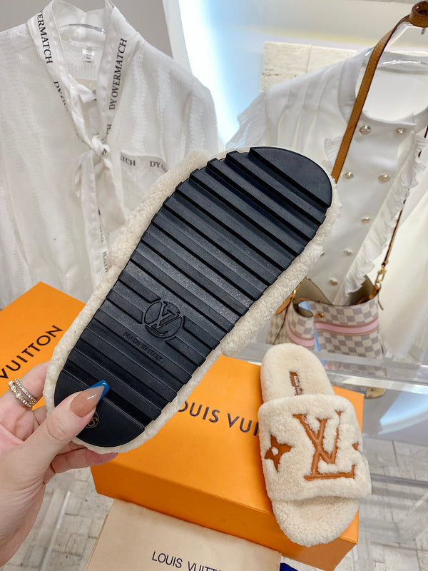 Louis Vuitton shoes Style 330 - texture and material detail