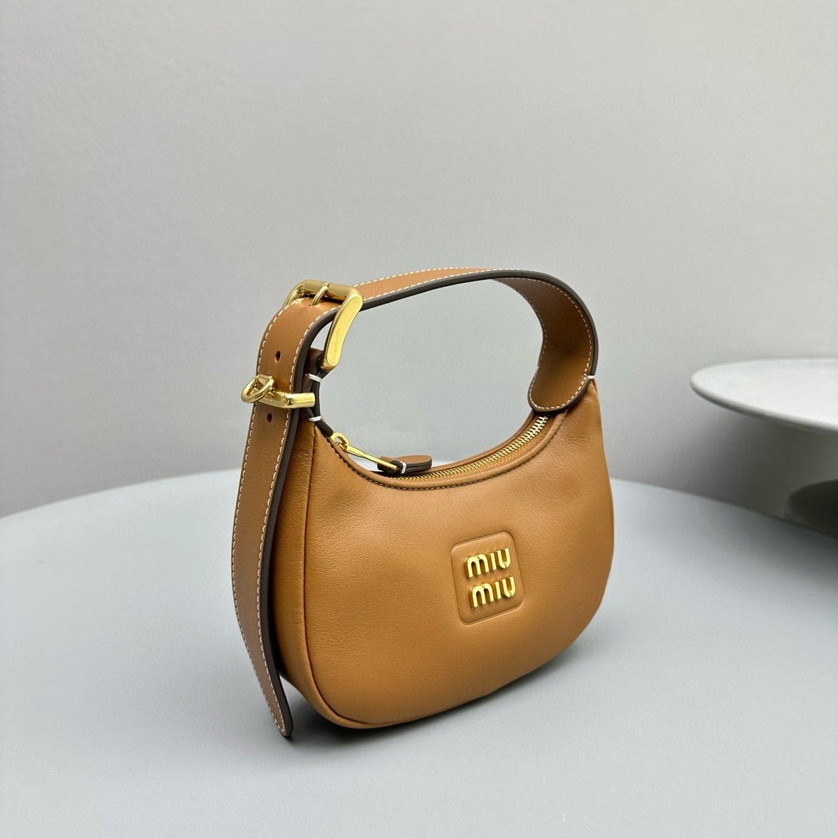 Bags- Miu M Leather Hobo Bag Elegant Everyday Designer Handbag