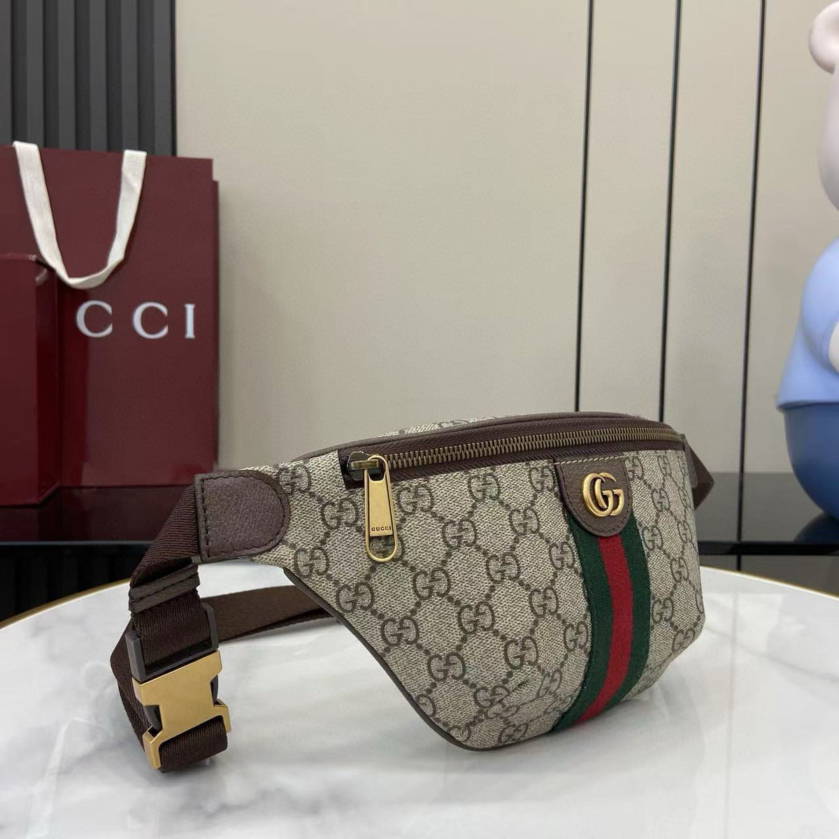 Front view of Gucci Ophidia Small Belt Bag premium belt bag