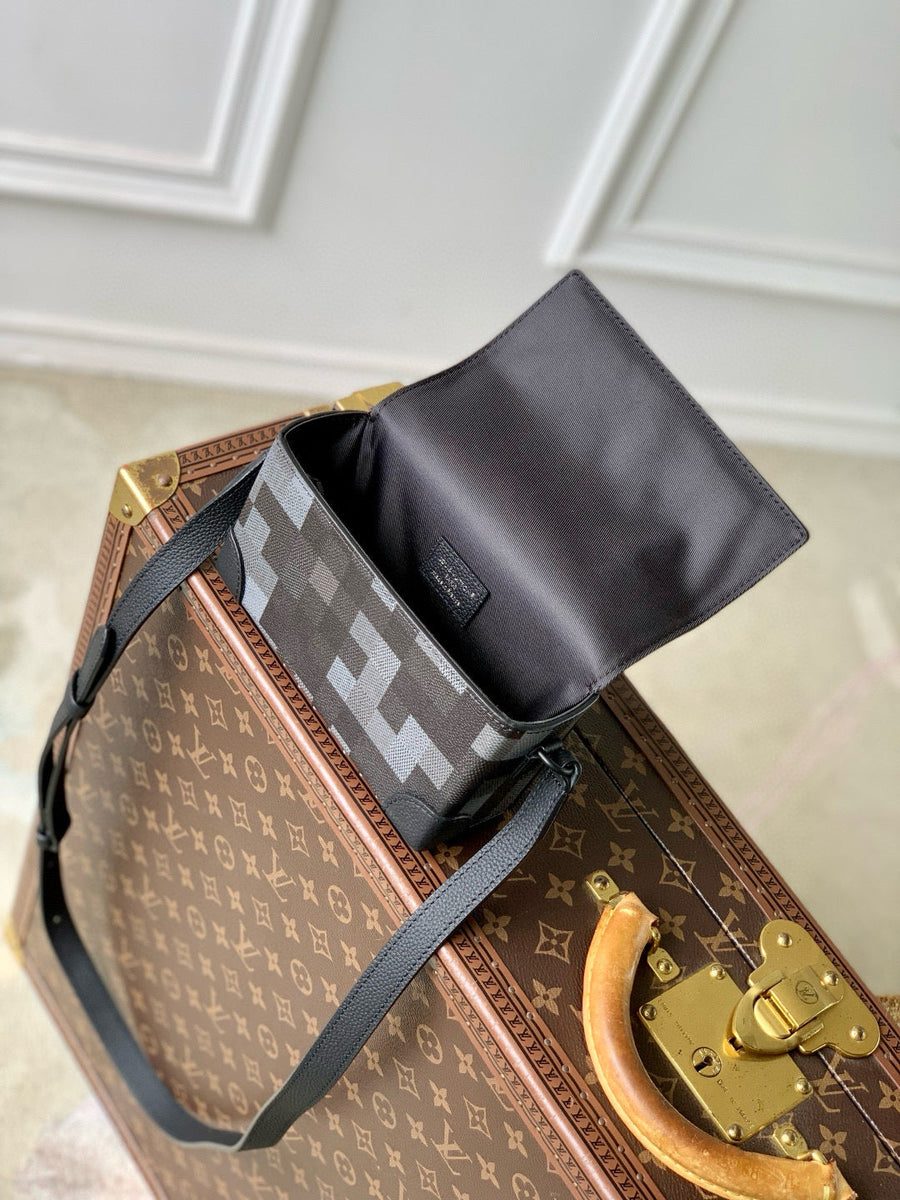 Louis Vuitton Wallets- Louis Vuitton Lou Steamer Wearable Wallet Compact Luxury Card Wallet