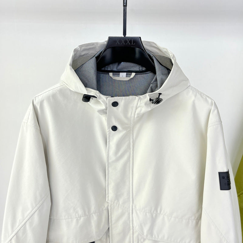 Back view of Burberry luxury piece style No.515