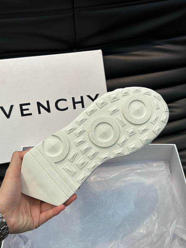 Givenchy shoes Style 177 - logo and branding close-up
