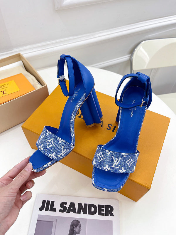 Louis Vuitton shoes Style 386 - logo and branding close-up
