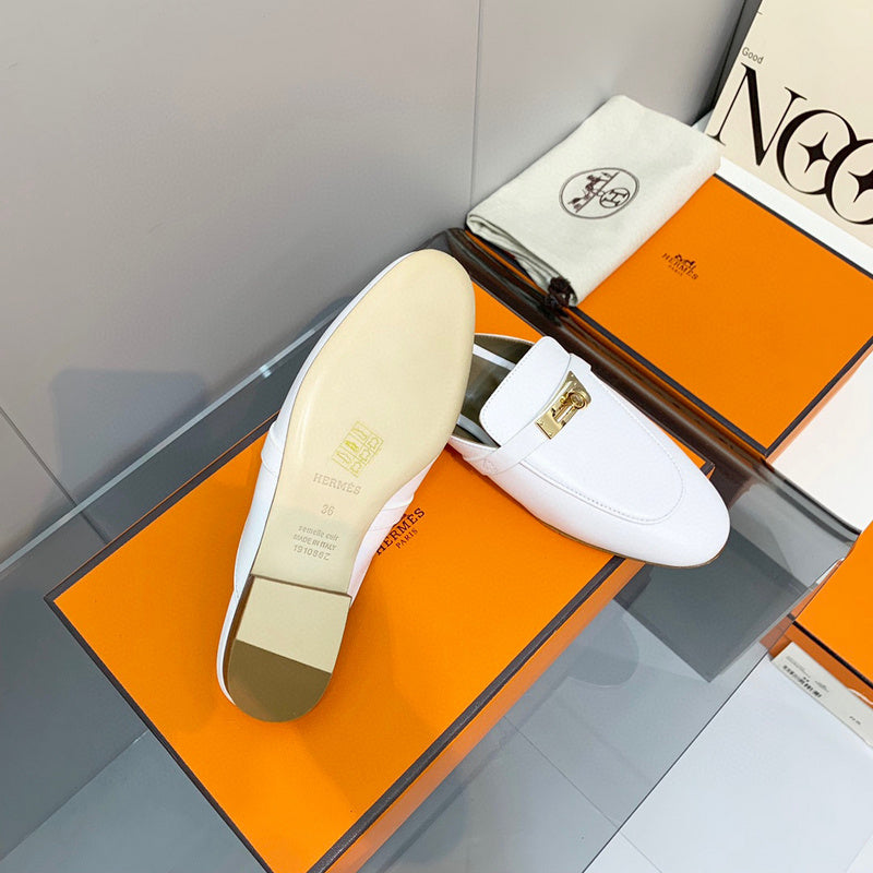 Hermès Tan Crisscross Strap Sandals - Toe Detail View
