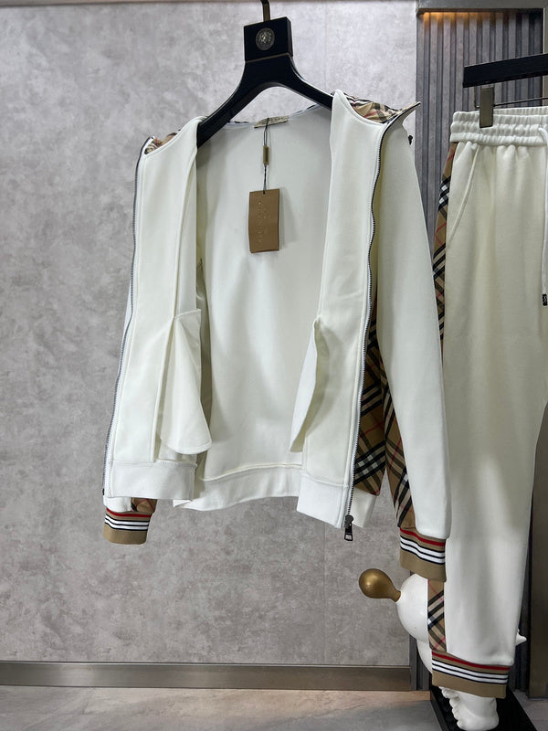Styling view of Burberry luxury piece style No.549