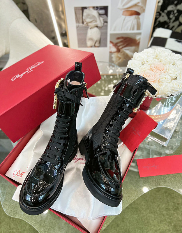 Full silhouette view of Roger Vivier luxury piece style No.084