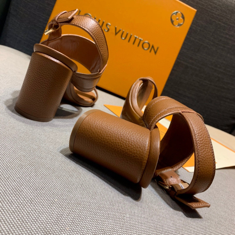 Back view of Louis Vuitton luxury piece style No.050