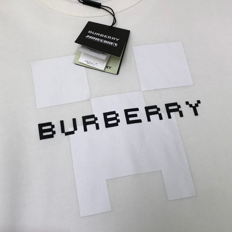 Texture and finish detail of Burberry luxury piece style No.022