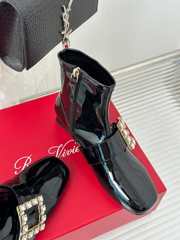 Back view of Roger Vivier luxury piece style No.102