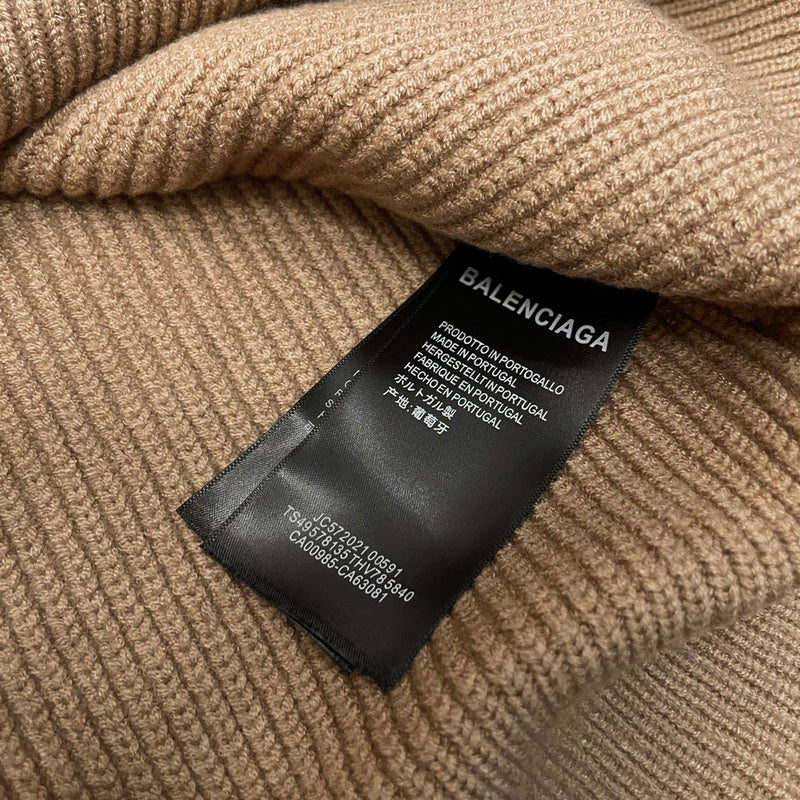 Texture and finish detail of Balenciaga luxury piece style No.069