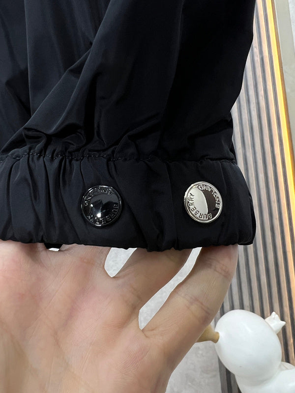 Styling view of Burberry luxury piece style No.351