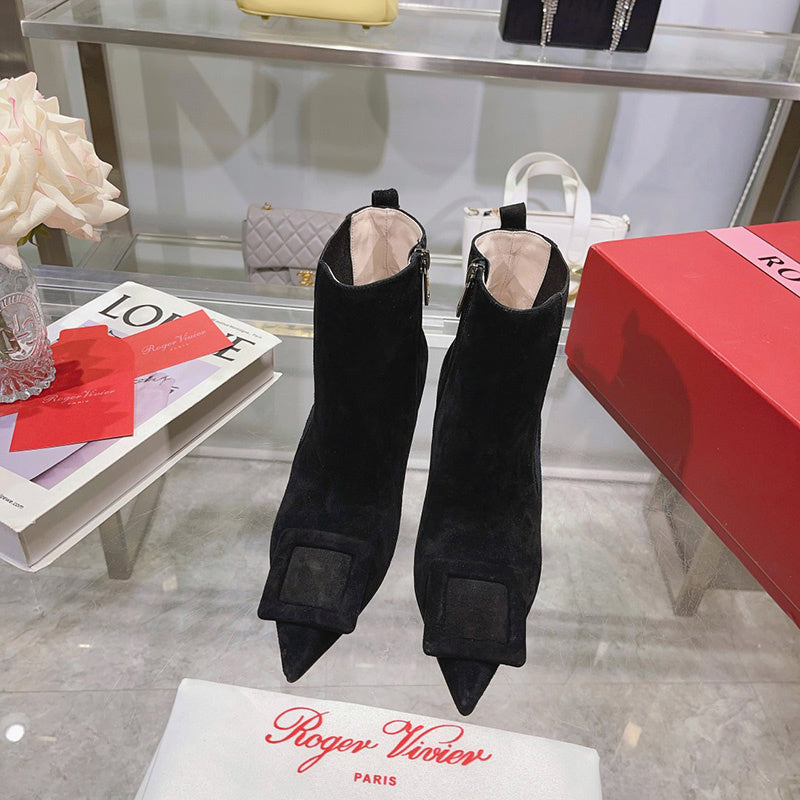 Front view of Roger Vivier luxury piece style No.065